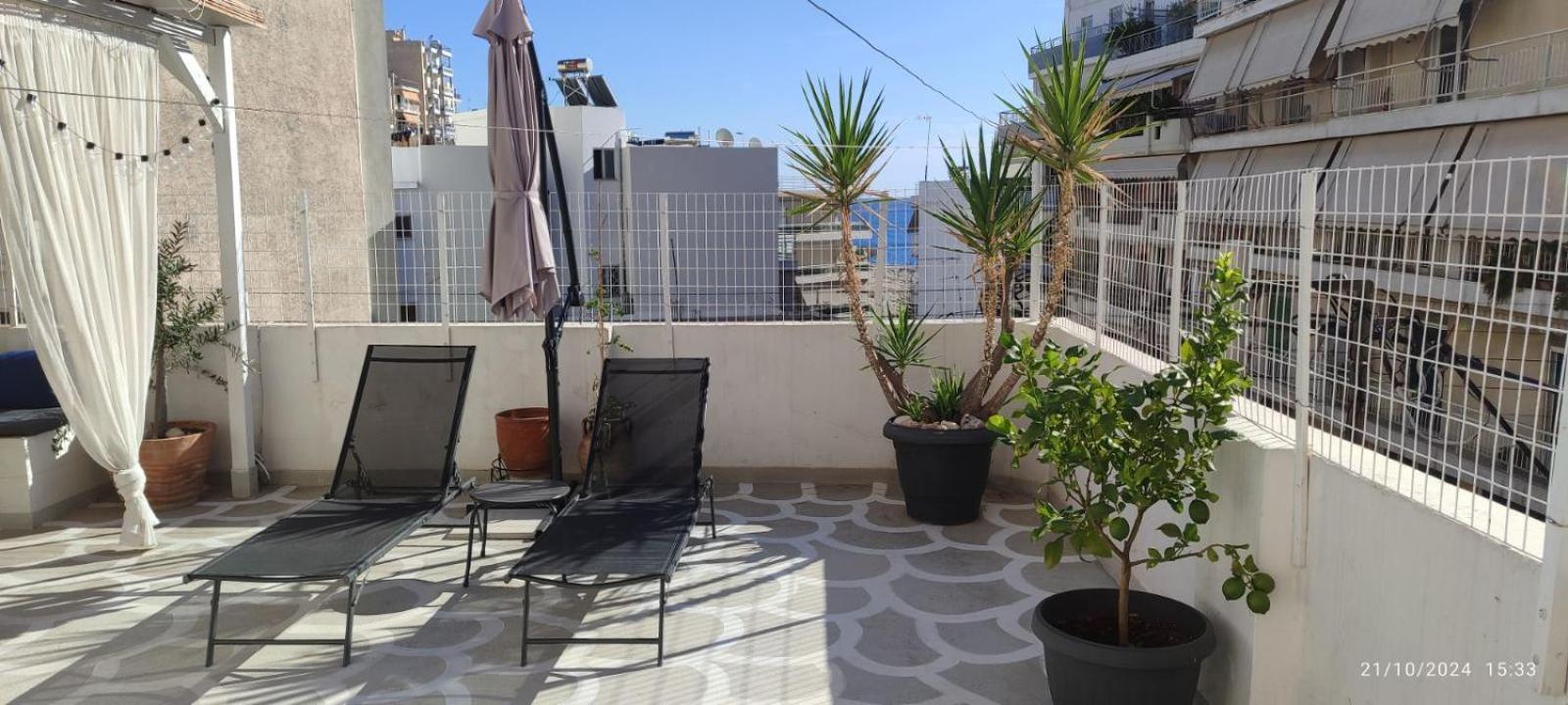 Apartment With Terrace In Piraiki Pireu Exterior foto