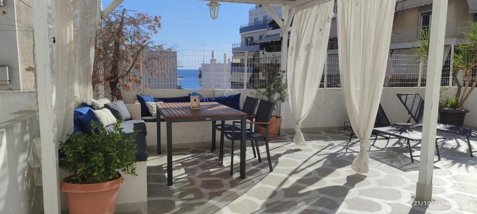 Apartment With Terrace In Piraiki Pireu Exterior foto